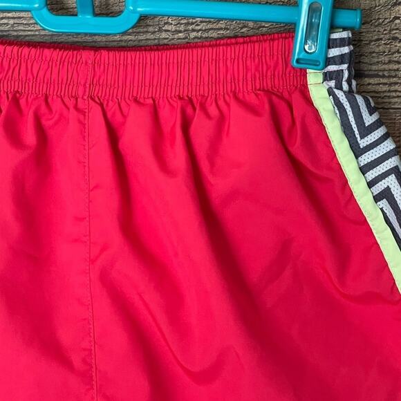 Nike Dri-Fit Running Shorts Neon Pink White Black Chevron Sides Size XS - Picture 2 of 9